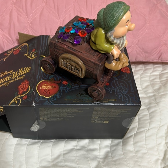 Disneypark Snow White, and the seven Dwarf desk paperclip  holder - Picture 1 of 11